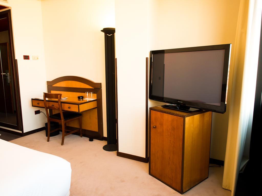 اوفيدو New Hotel الغرفة الصورة